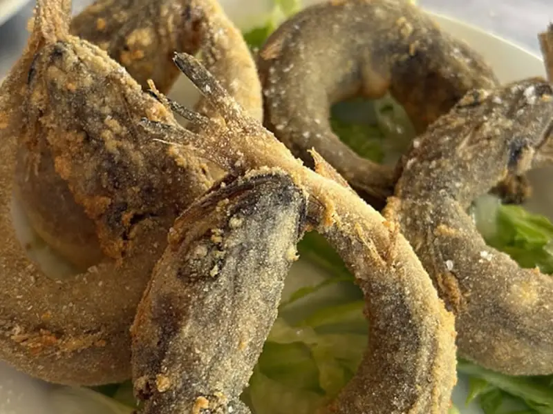 Pescaíto frito tradicional en nuestro restaurante en Huelva