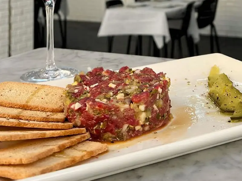 Tartar de atún fresco en nuestro restaurante en Huelva